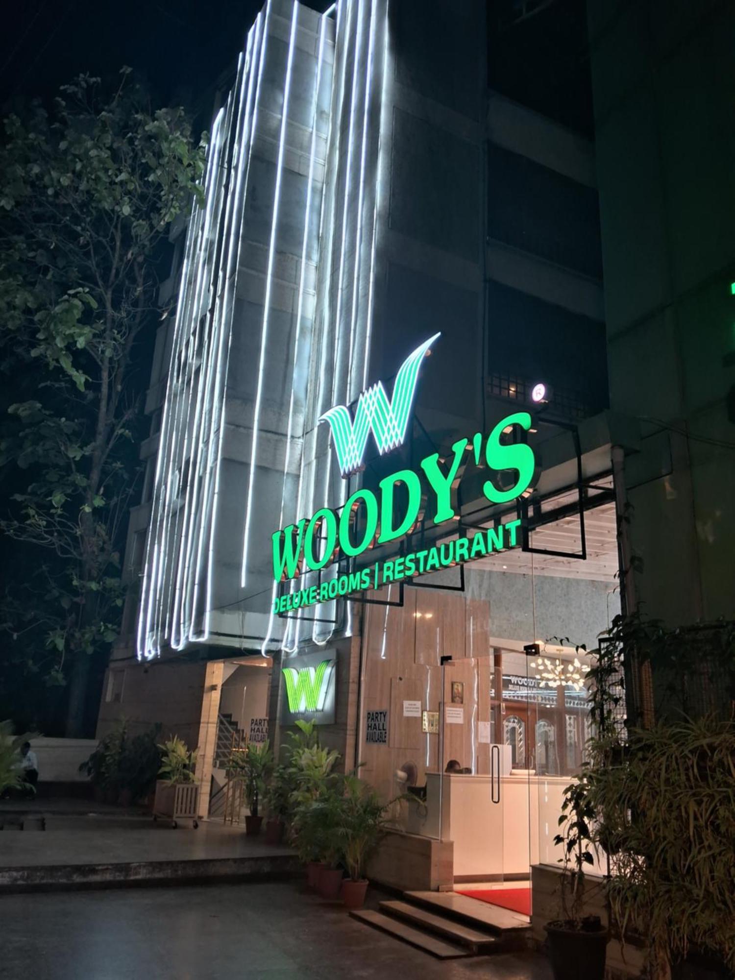 Woody'S Hotel Bangalore Eksteriør billede