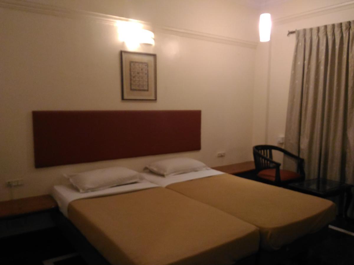 Woody'S Hotel Bangalore Eksteriør billede